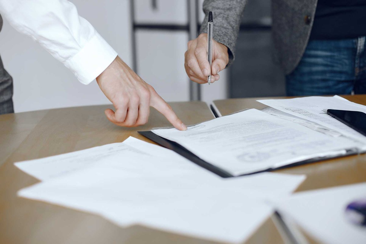 Lawyer labour law dismissal Avocat droit travail grasse